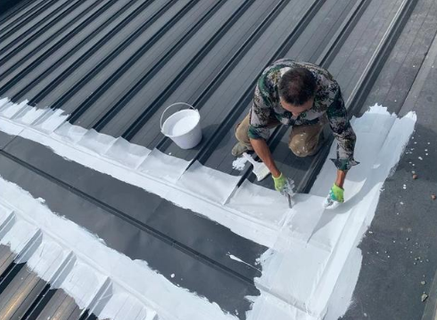 金属屋面专用防水涂料：彩钢瓦防水的得力助手